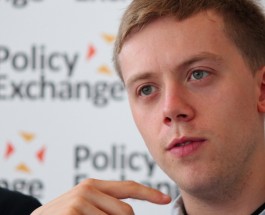 Owen Jones: “Hay que dar esperanza a la gente y redirigir el odio de abajo a arriba”